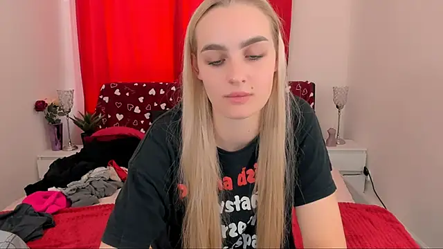 Snapshot of OliviaKisss chatting on December 2, 12:40 pm OliviaKisss online show from December 2, 12:40 pm