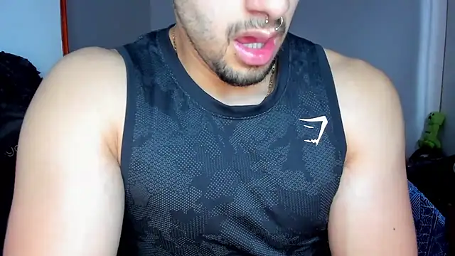 Snapshot of Tommy_Bred chatting on November 14, 7:01 pm Tommy Bred online show from November 14, 7:01 pm