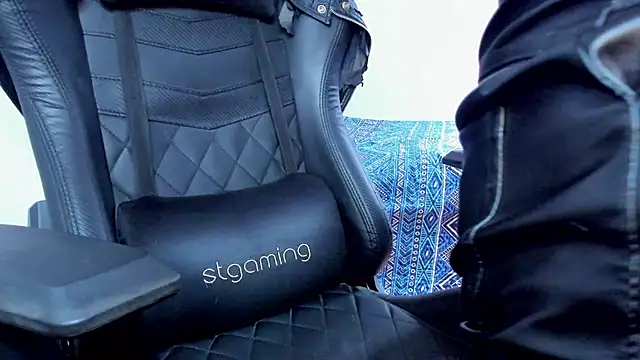 Snapshot of Tommy_Bred chatting on November 15, 5:09 pm Tommy Bred online show from November 15, 5:09 pm