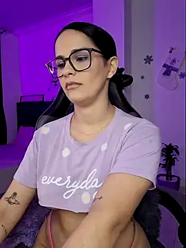 Snapshot of heyshaa chatting on January 2, 11:06 pm heyshaa online show from January 2, 11:06 pm