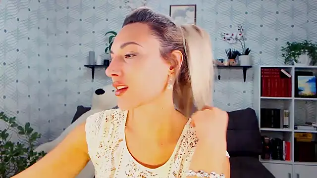 MillaXQueen online show from October 15, 2:06 pm