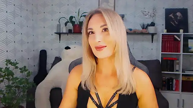 MillaXQueen online show from July 28, 11:28 am