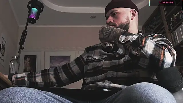 Snapshot of FindomJason chatting on February 15, 12:58 pm FindomJason online show from February 15, 12:58 pm