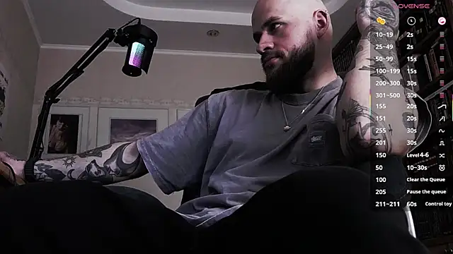 Snapshot of FindomJason chatting on February 22, 1:09 pm FindomJason online show from February 22, 1:09 pm