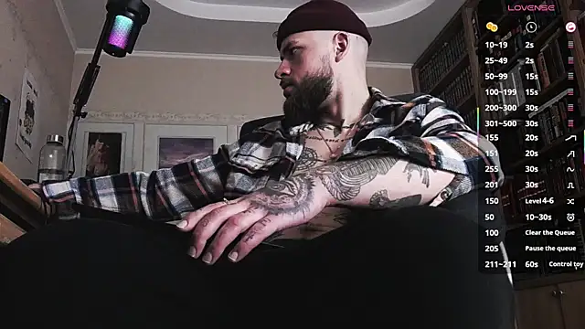 Snapshot of FindomJason chatting on February 23, 3:31 pm FindomJason online show from February 23, 3:31 pm