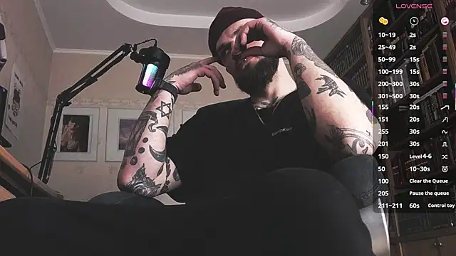 Snapshot of FindomJason chatting on February 24, 1:09 pm FindomJason online show from February 24, 1:09 pm