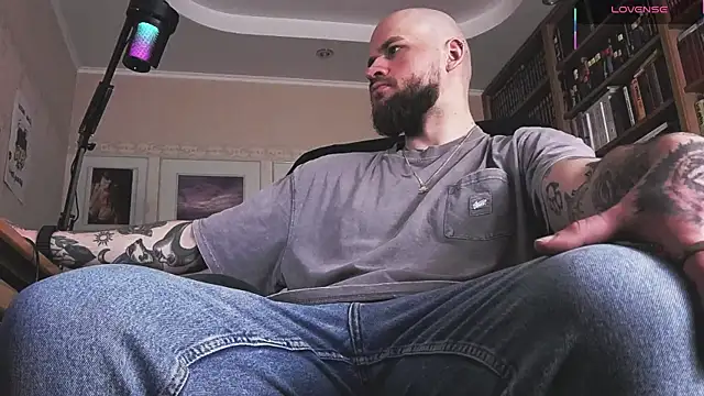 Snapshot of FindomJason chatting on February 25, 10:36 am FindomJason online show from February 25, 10:36 am