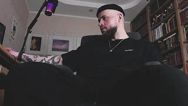 Snapshot of FindomJason chatting on March 6, 6:32 am FindomJason online show from March 6, 6:32 am