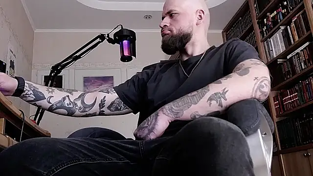 Snapshot of FindomJason chatting on March 11, 7:25 am FindomJason online show from March 11, 7:25 am