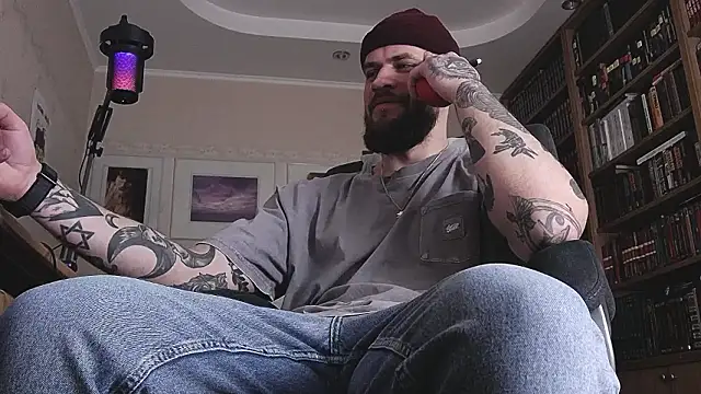Snapshot of FindomJason chatting on March 18, 9:01 am FindomJason online show from March 18, 9:01 am