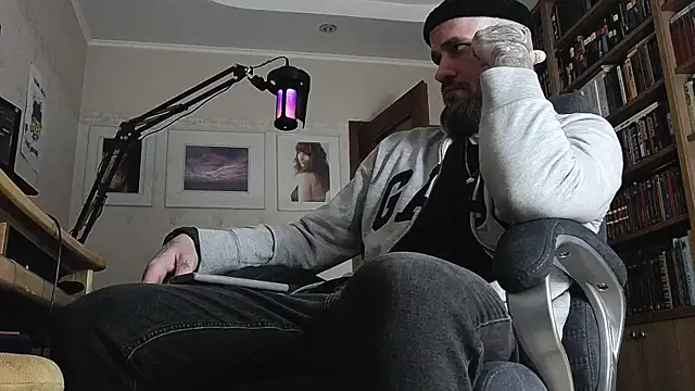 Snapshot of FindomJason chatting on March 22, 8:45 pm FindomJason online show from March 22, 8:45 pm