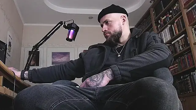 Snapshot of FindomJason chatting on April 2, 5:49 am FindomJason online show from April 2, 5:49 am