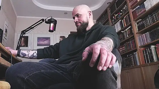 Snapshot of FindomJason chatting on April 7, 8:37 am FindomJason online show from April 7, 8:37 am