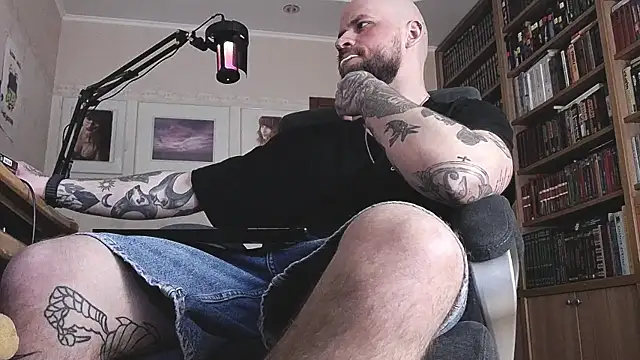 Snapshot of FindomJason chatting on April 13, 12:10 pm FindomJason online show from April 13, 12:10 pm