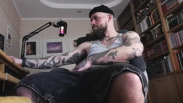 Snapshot of FindomJason chatting on May 20, 10:21 am FindomJason online show from May 20, 10:21 am