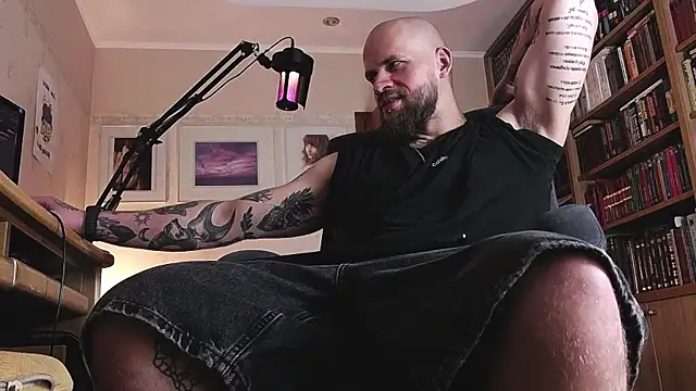 Snapshot of FindomJason chatting on June 13, 9:02 pm FindomJason online show from June 13, 9:02 pm