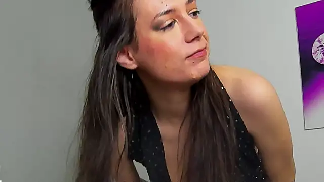 Snapshot of JuliaHunts chatting on November 24, 5:40 am JuliaHunts online show from November 24, 5:40 am