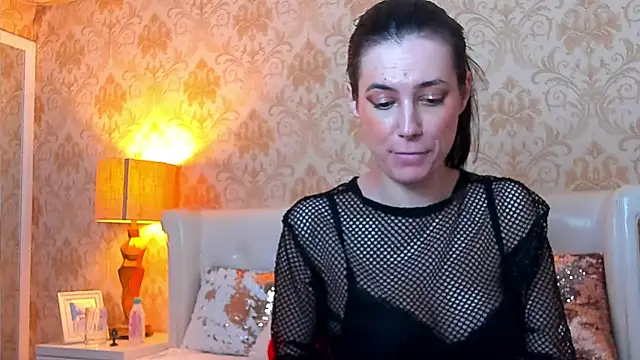 JuliaHunts online show from June 10, 10:47 am