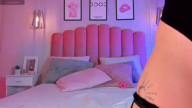 Snapshot of Ashleyy_piink chatting on March 2, 2:46 pm Ashleyy piink online show from March 2, 2:46 pm