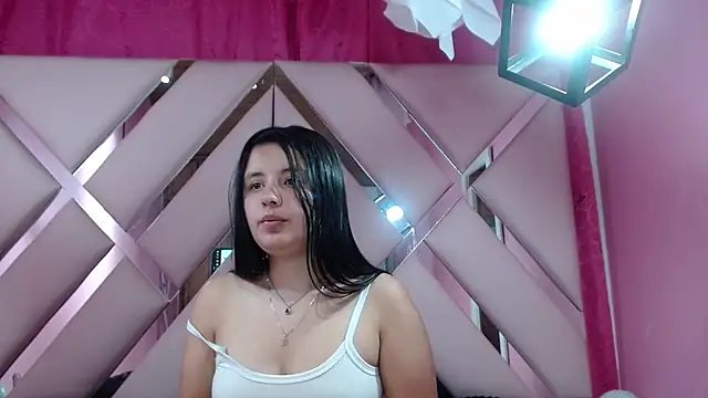 Snapshot of nathaly_low1 chatting on December 12, 3:21 am nathaly low1 online show from December 12, 3:21 am