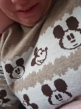 Snapshot of Pitufina_love chatting on February 7, 10:41 am Pitufina love online show from February 7, 10:41 am