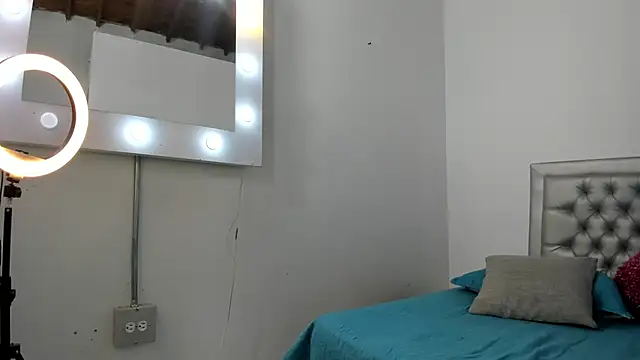 SEXXYLATINCOUPLE1 online show from November 6, 10:05 am