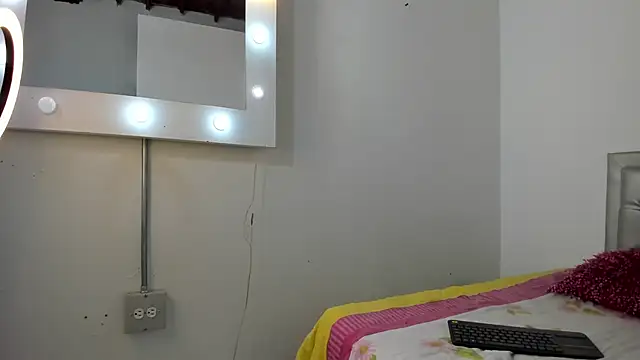 SEXXYLATINCOUPLE1 online show from December 4, 10:13 am