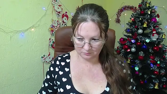 VanessaHotts online show from December 7, 9:17 am