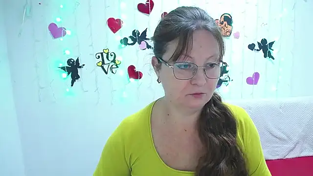 VanessaHotts online show from February 4, 6:04 am