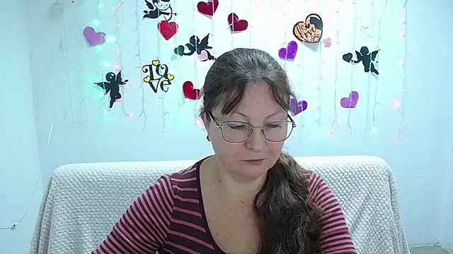 VanessaHotts online show from February 17, 6:31 am
