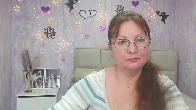 VanessaHotts online show from March 5, 9:05 am