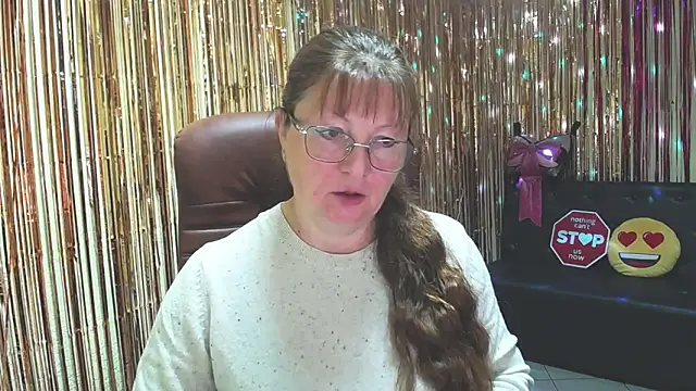 VanessaHotts online show from October 6, 5:27 am