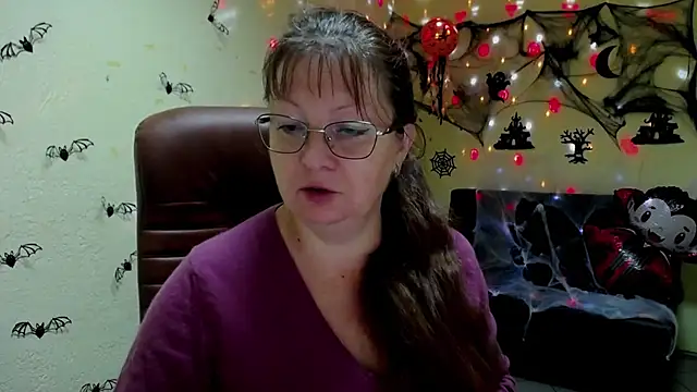 VanessaHotts online show from October 25, 5:04 am