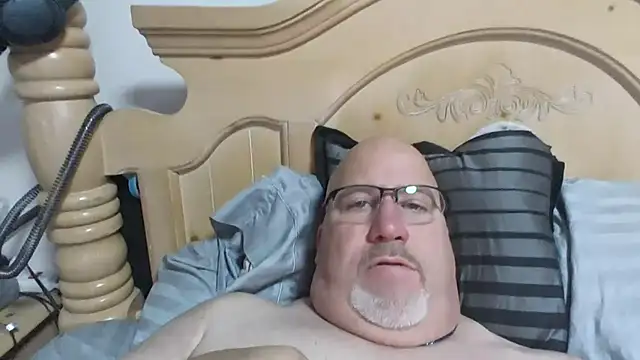 Bigbear0563 online show from December 1, 6:18 am