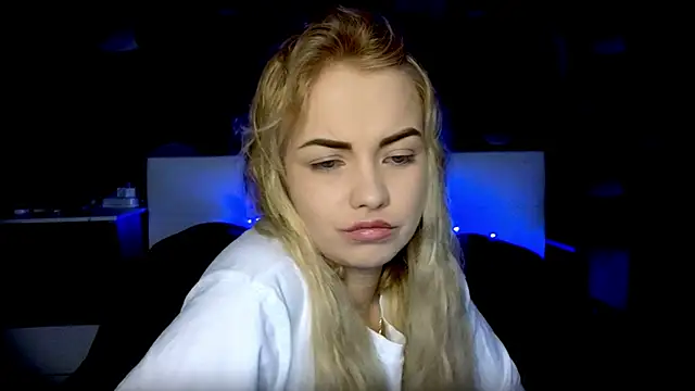 StephanieSweety online show from November 7, 8:36 am