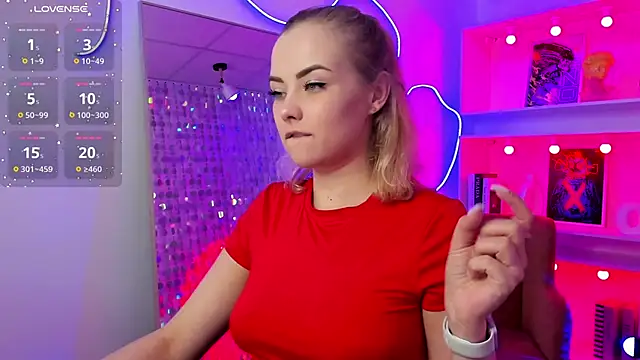 StephanieSweety online show from March 13, 5:30 pm