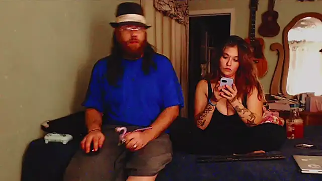 Geeznuts19 online show from October 19, 3:40 am