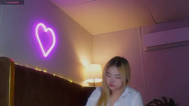 Snapshot of laybunny1 chatting on February 20, 3:23 pm laybunny1 online show from February 20, 3:23 pm