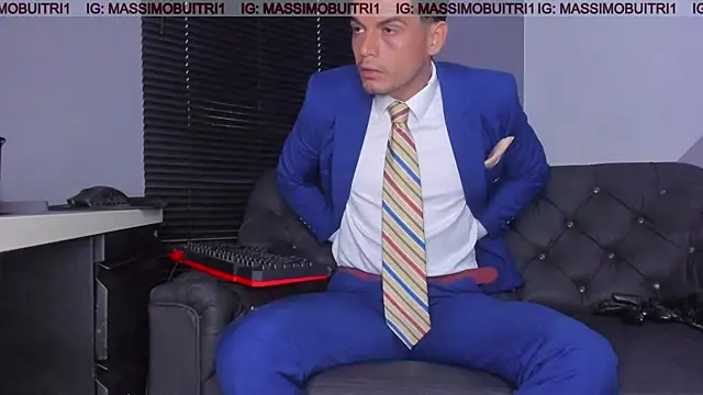 Snapshot of massimo_g chatting on November 17, 11:05 am massimo g online show from November 17, 11:05 am