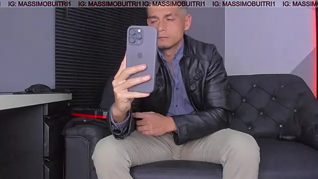 Snapshot of massimo_g chatting on November 21, 11:03 pm massimo g online show from November 21, 11:03 pm