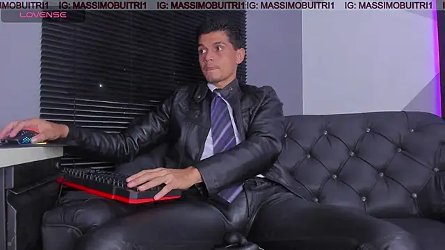 Snapshot of massimo_g chatting on April 15, 11:49 pm massimo g online show from April 15, 11:49 pm