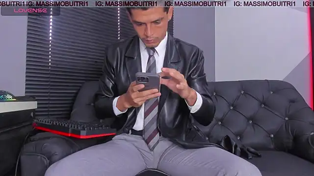 Snapshot of massimo_g chatting on April 17, 12:52 pm massimo g online show from April 17, 12:52 pm