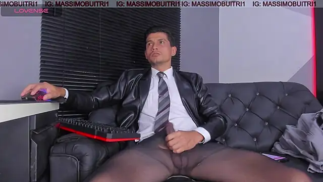 Snapshot of massimo_g chatting on April 18, 12:58 am massimo g online show from April 18, 12:58 am