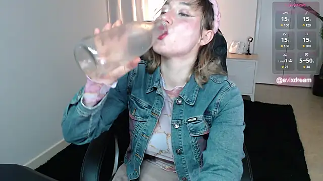 Crystal-dreamt online show from April 20, 2:53 pm