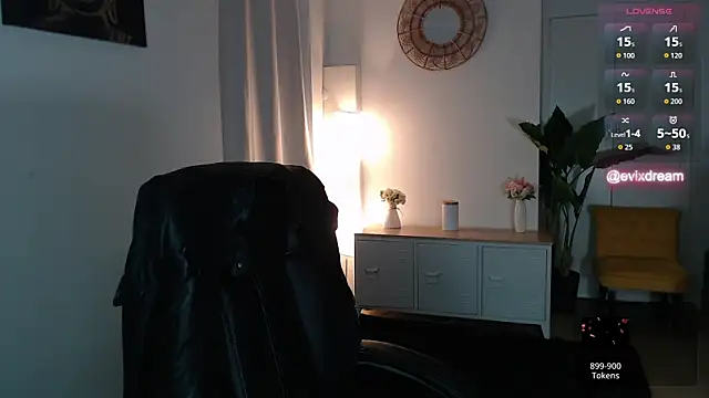 Crystal-dreamt online show from May 1, 9:14 am