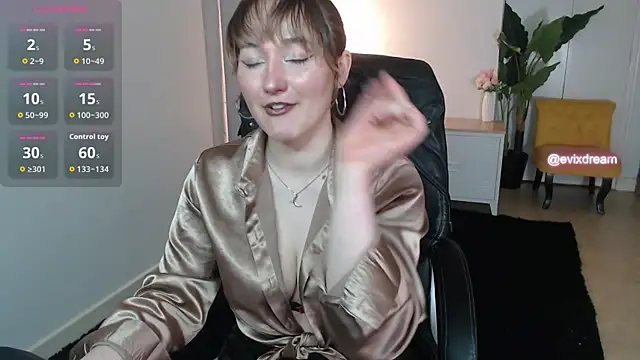 Crystal-dreamt online show from May 13, 1:30 pm