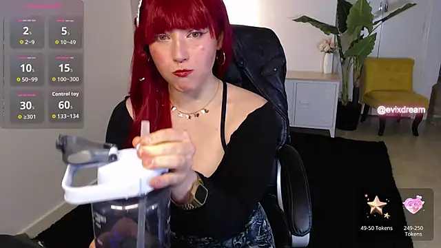 Crystal-dreamt online show from May 17, 1:07 pm