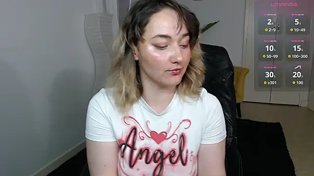 Crystal-dreamt online show from July 16, 2:01 pm