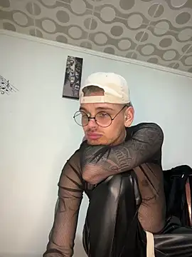 MariusL91908844 online show from February 1, 5:55 pm