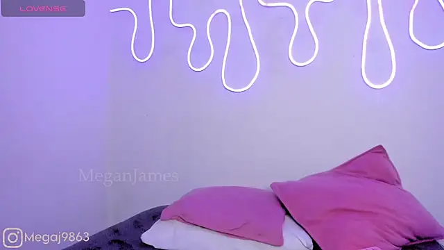 meganjames1 online show from February 15, 2:55 pm